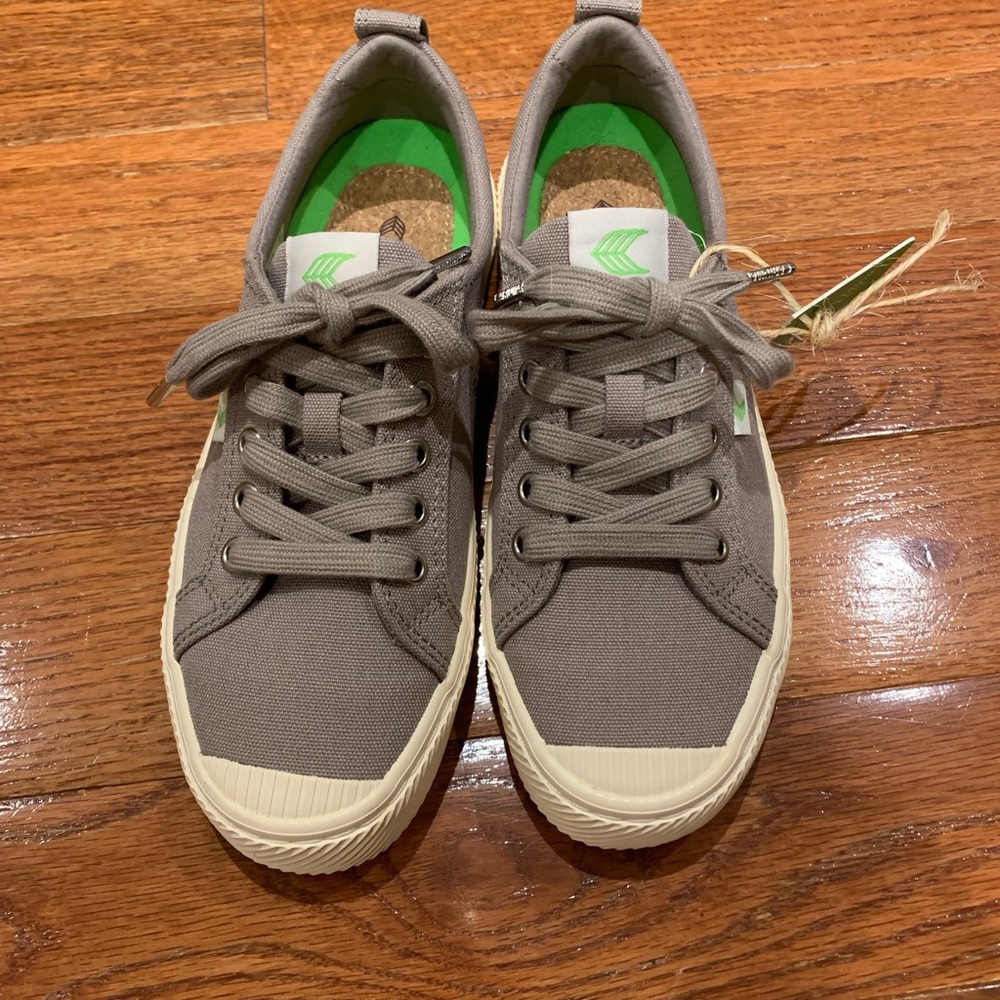 Cariuma OCA Low Sneakers 6.5